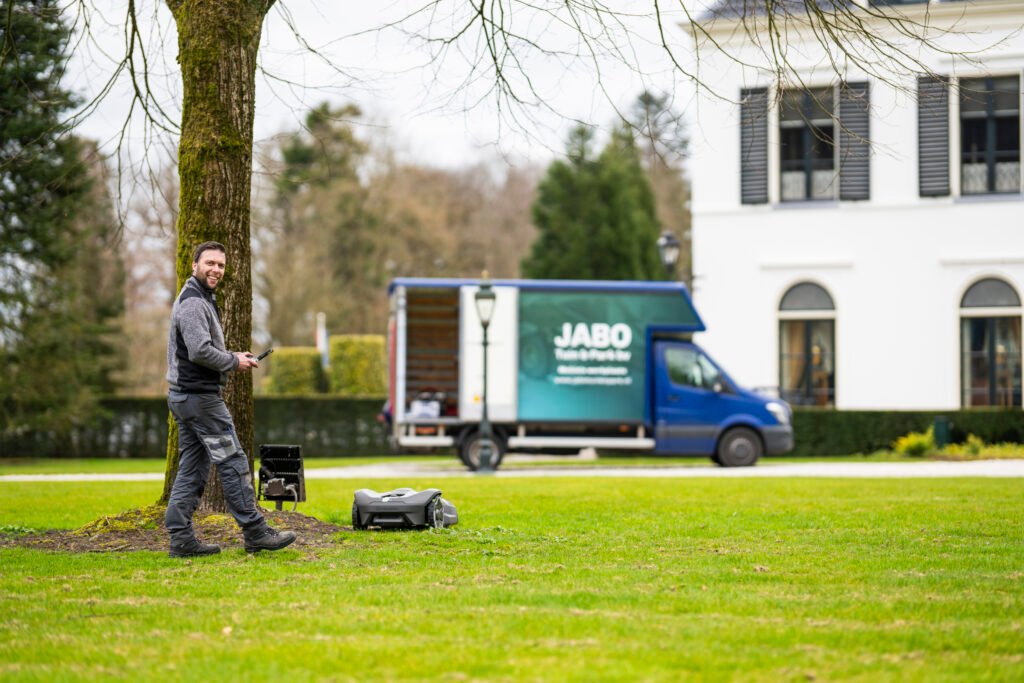 Aanleggen robotmaaier JABO tuin en park barneveld